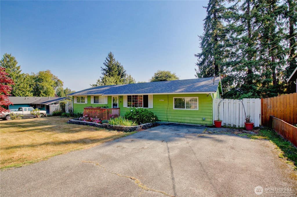 Photo of 1100 N 18th Street, Mount Vernon, WA 98273 (MLS # 2574098)