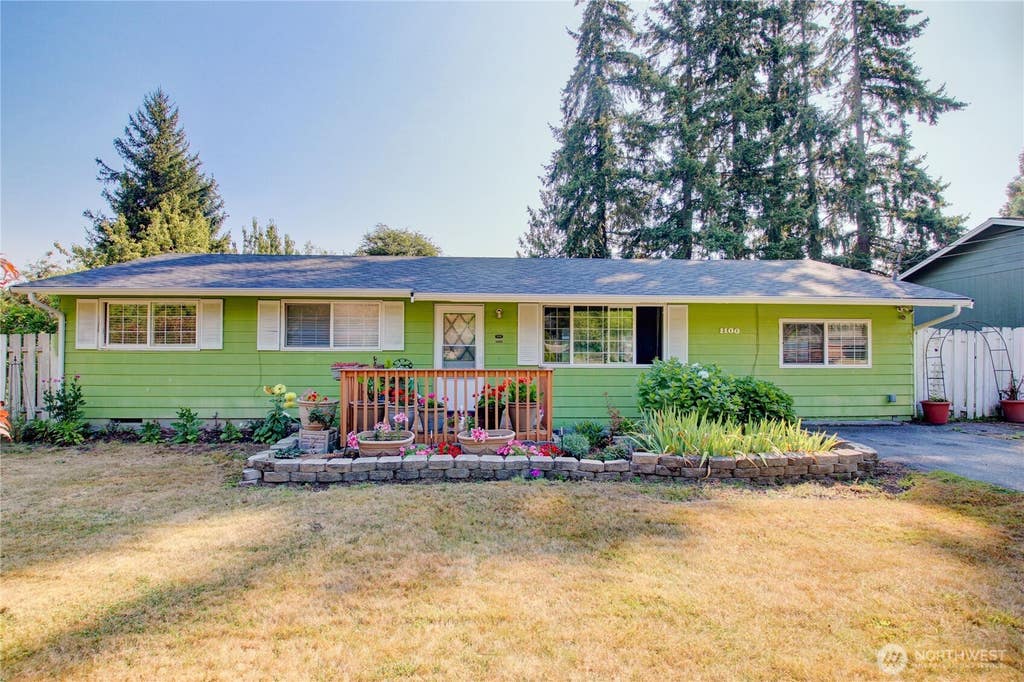 Photo of 1100 N 18th Street, Mount Vernon, WA 98273 (MLS # 2574098)