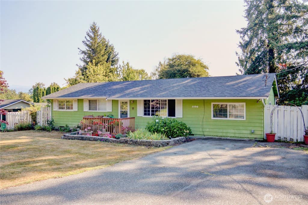 Photo of 1100 N 18th Street, Mount Vernon, WA 98273 (MLS # 2574098)