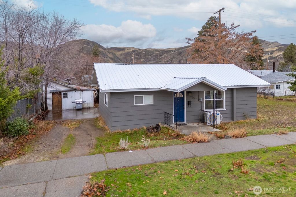 Photo of 606 Spruce Street, Coulee Dam, WA 99116 (MLS # 2460480)