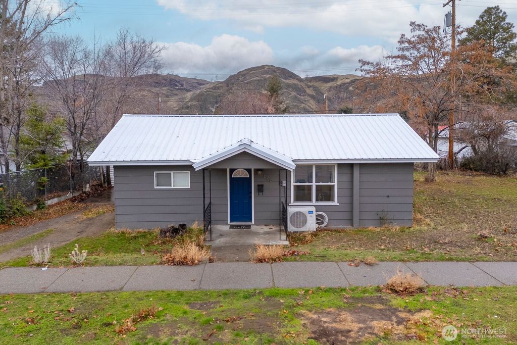 Photo of 606 Spruce Street, Coulee Dam, WA 99116 (MLS # 2460480)