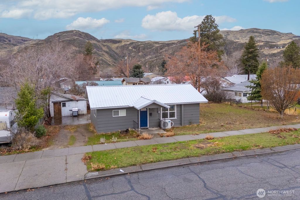 Photo of 606 Spruce Street, Coulee Dam, WA 99116 (MLS # 2460480)