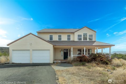 Photo of 2 Kruse Street, Omak, WA 98841 (MLS # 2442543)