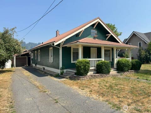 Photo of 538 SW Chehalis Avenue, Chehalis, WA 98532 (MLS # 2567528)