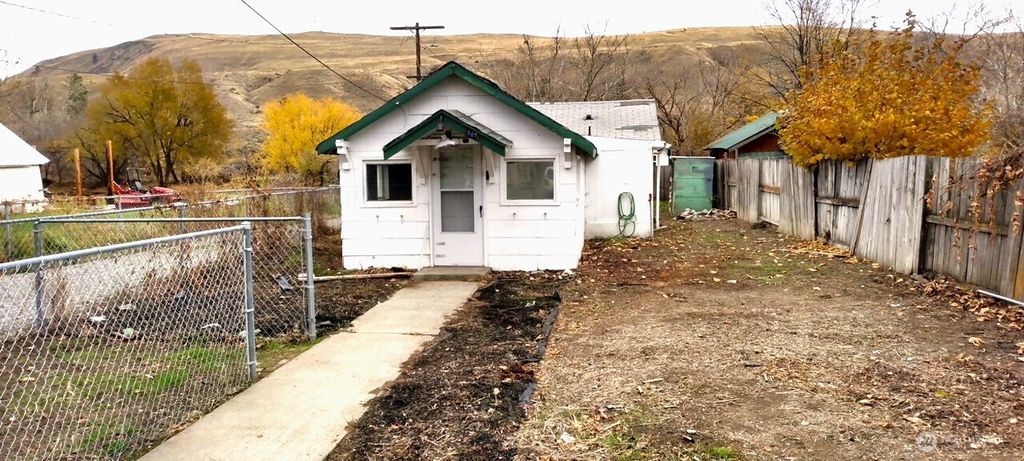 Photo of 887 1st Avenue S, Okanogan, WA 98840 (MLS # 2477545)