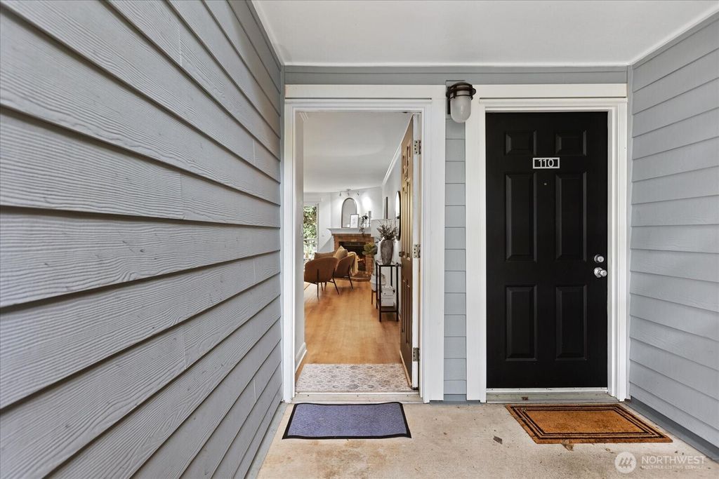 Photo of 10018 NE 127th Place Pl #B109, Kirkland, WA 98034 (MLS # 2494090)