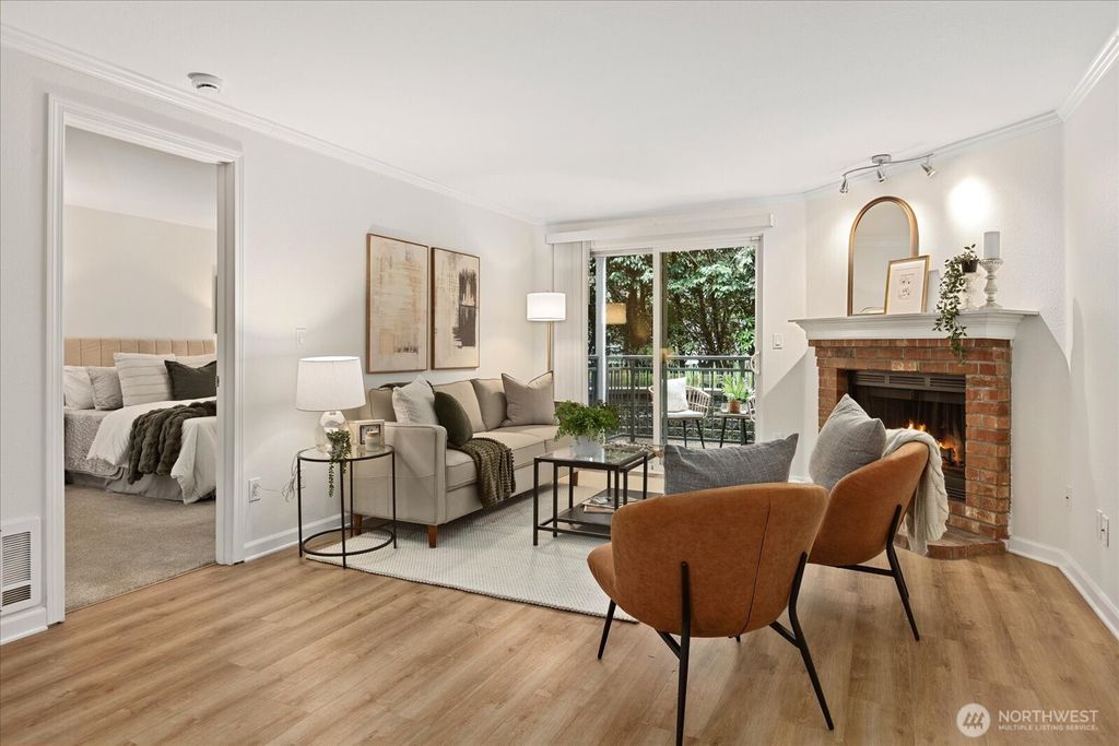 Photo of 10018 NE 127th Place Pl #B109, Kirkland, WA 98034 (MLS # 2494090)