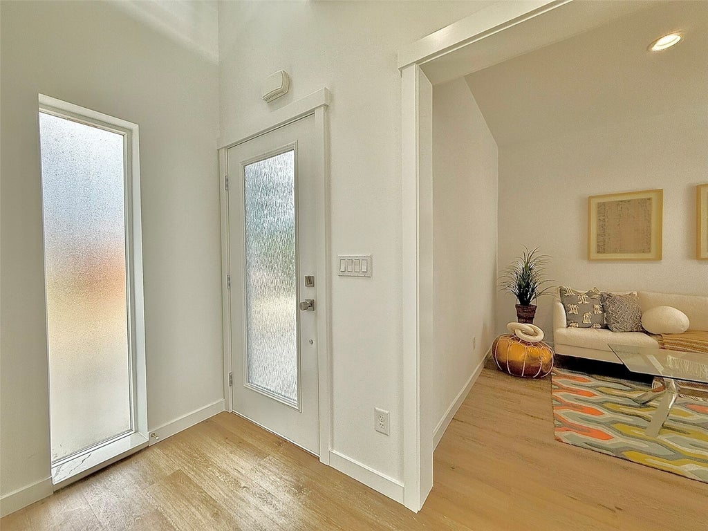 Photo of 708 N 102nd St, Seattle, WA 98133 (MLS # 2598589)