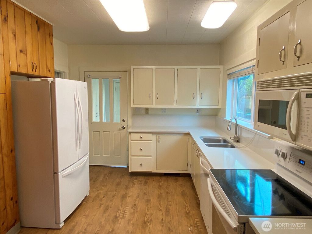 Photo of 809 NE 62nd Street, Seattle, WA 98115 (MLS # 2507424)