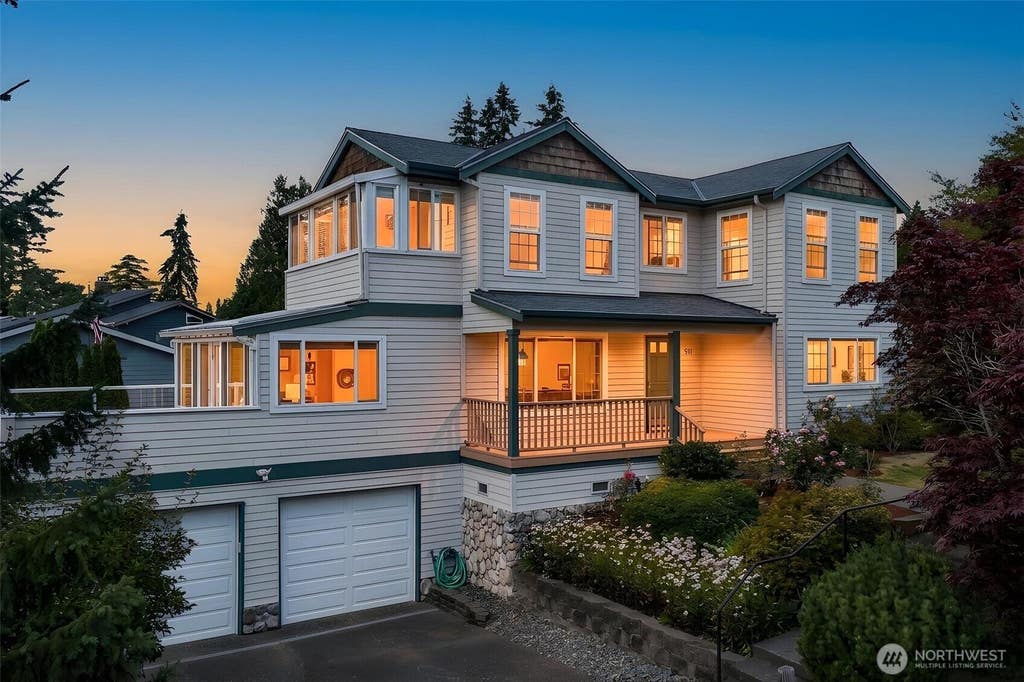 Photo of 911 Brookmere Street, Edmonds, WA 98020 (MLS # 2554175)