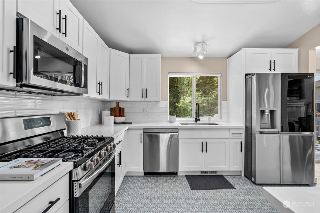 Photo of 6718 50th Place NE, Marysville, WA 98270 (MLS # 2138312)