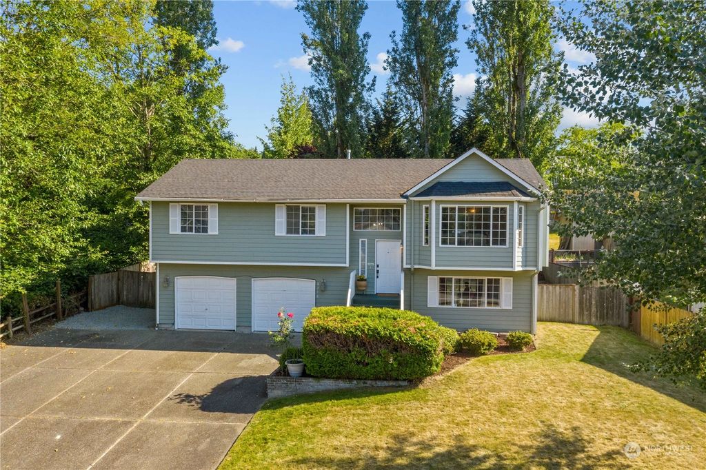 Photo of 6718 50th Place NE, Marysville, WA 98270 (MLS # 2138312)