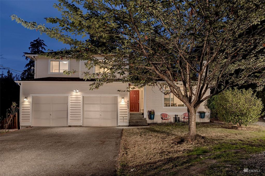 Photo of 8007 NE 169th Street, Kenmore, WA 98028 (MLS # 1973624)