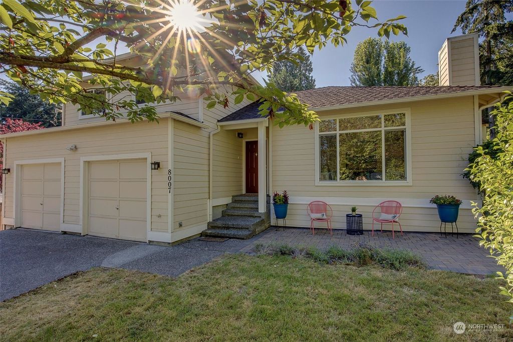 Photo of 8007 NE 169th Street, Kenmore, WA 98028 (MLS # 1973624)