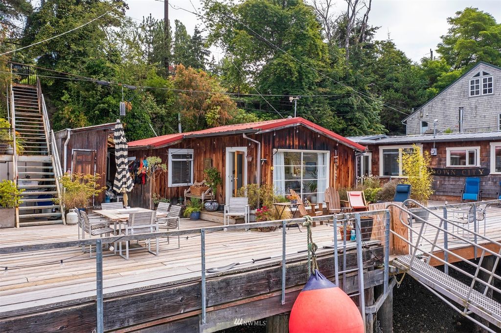 Photo of 5619 Seaview Avenue NW, Seattle, WA 98107 (MLS # 1967897)