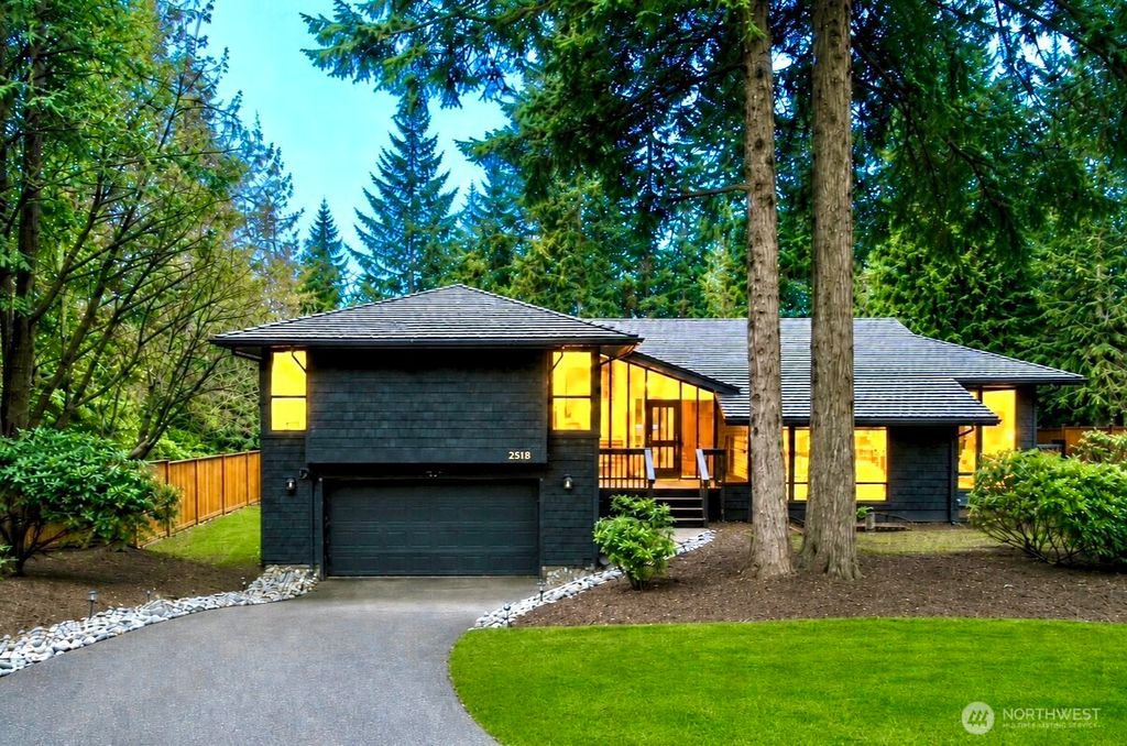 Photo of 2518 Sahalee Drive East Dr, Sammamish, WA 98074 (MLS # 2528830)