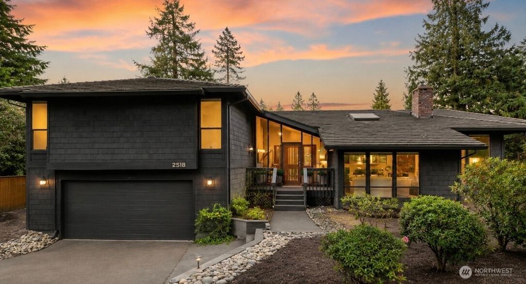 Photo of 2518 Sahalee Drive East Dr, Sammamish, WA 98074 (MLS # 2528830)