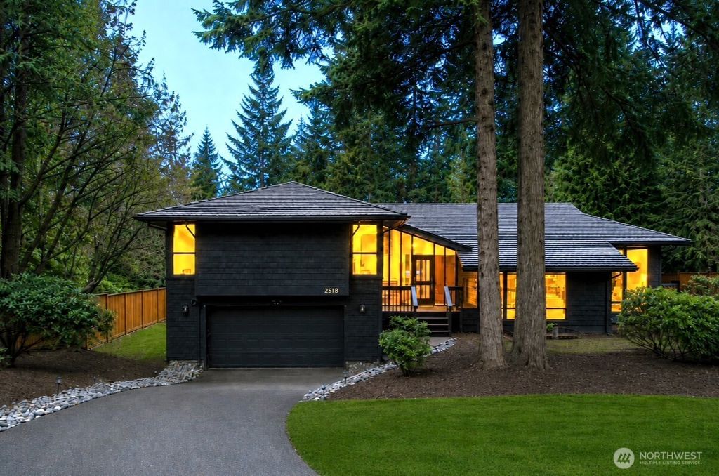 Photo of 2518 Sahalee Drive East Dr, Sammamish, WA 98074 (MLS # 2528830)