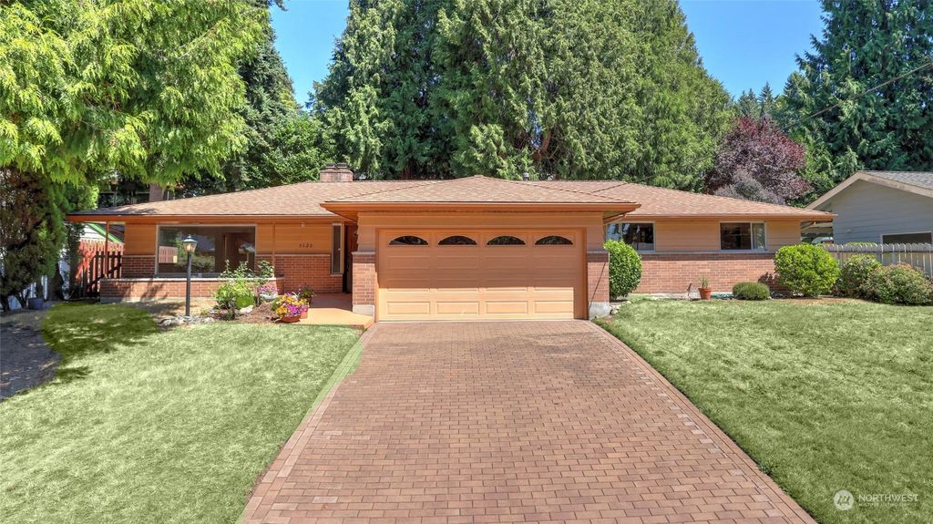 Photo of 5620 125th Avenue SE, Bellevue, WA 98006 (MLS # 2140967)
