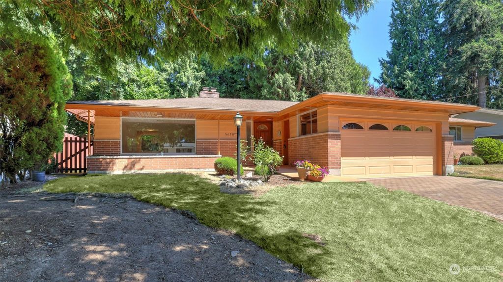 Photo of 5620 125th Avenue SE, Bellevue, WA 98006 (MLS # 2140967)