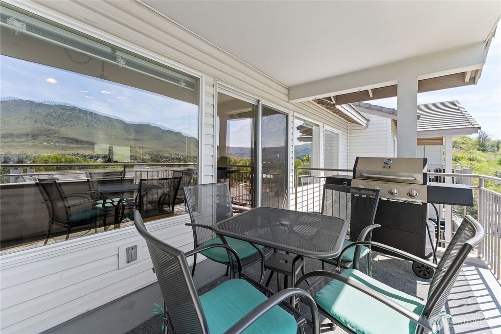 Photo of 808 W Manson Highway #C303, Chelan, WA 98816 (MLS # 2527006)