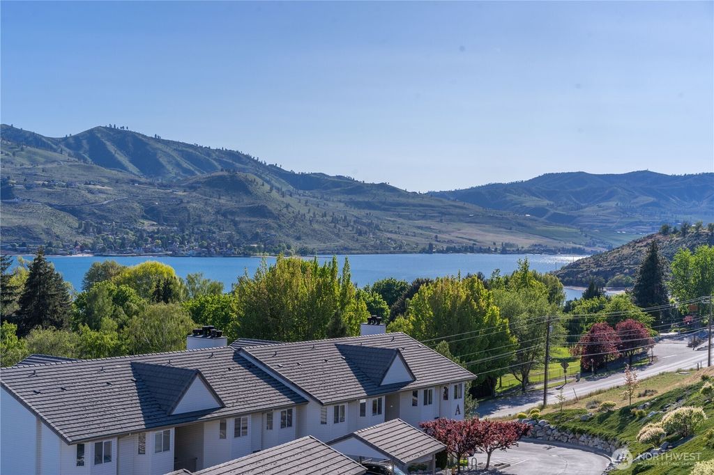 Photo of 808 W Manson Highway #C303, Chelan, WA 98816 (MLS # 2527006)