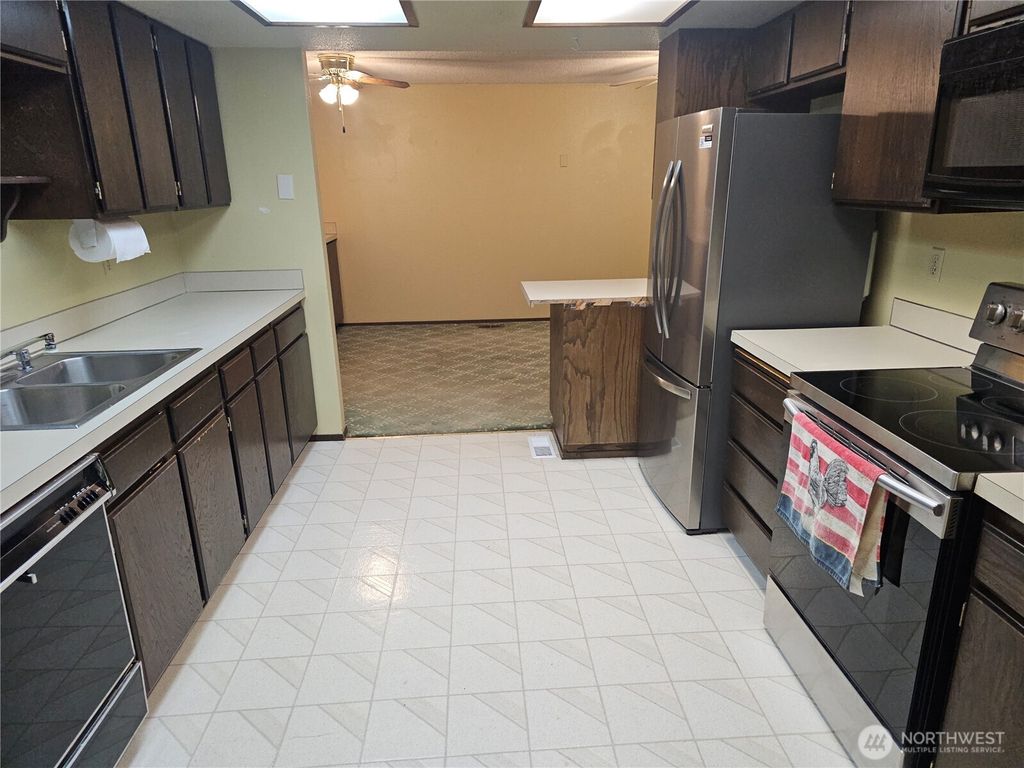 Photo of 6808 S Montgomery Street, Tacoma, WA 98409 (MLS # 2465200)