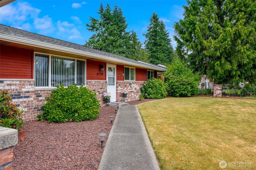 Photo of 4509 131st Place NE, Marysville, WA 98271 (MLS # 2395164)