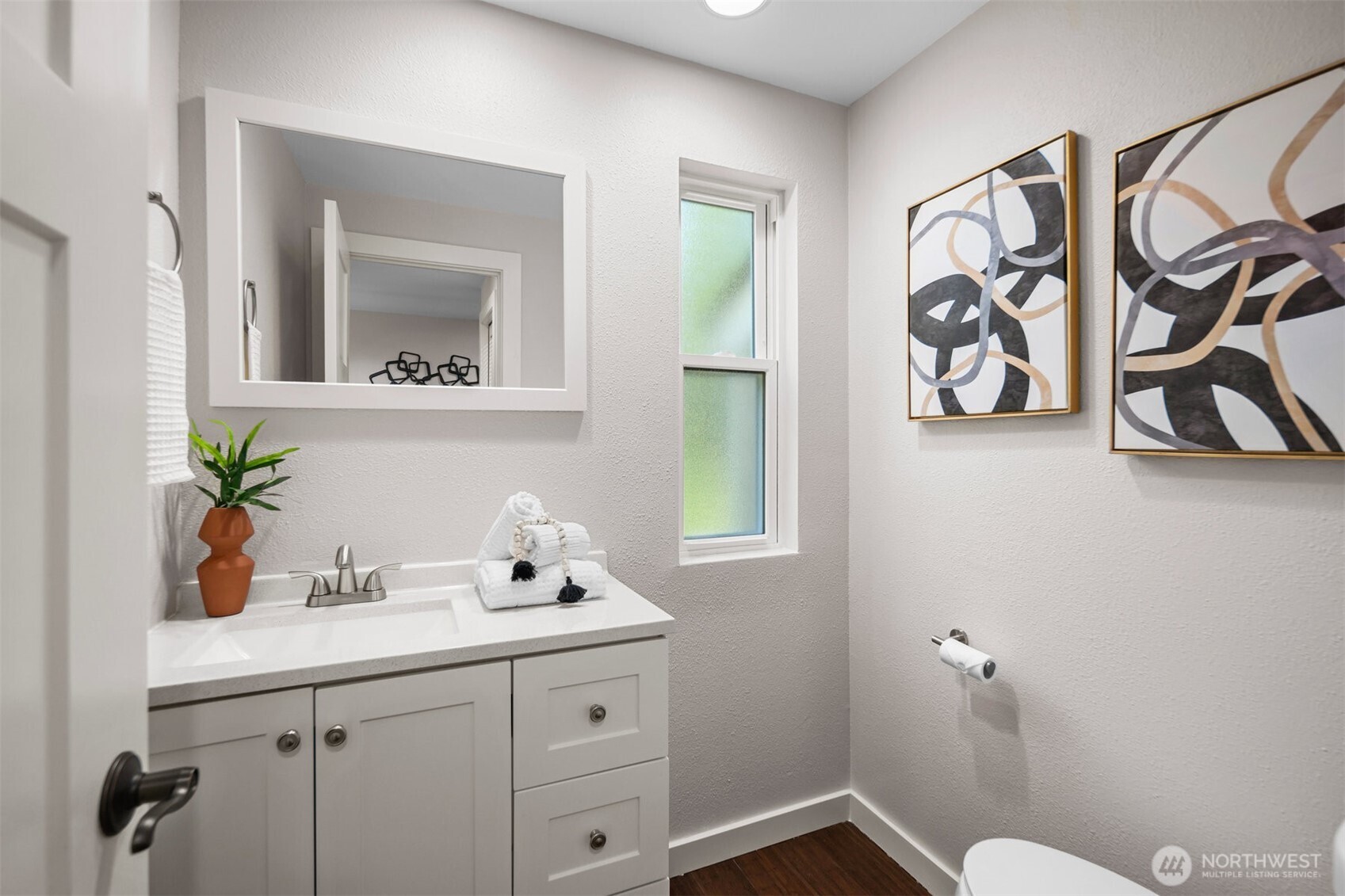 Redmond, Washington 98052, United States, 3 Bedrooms Bedrooms, ,2 BathroomsBathrooms,Residential,Pending,145361