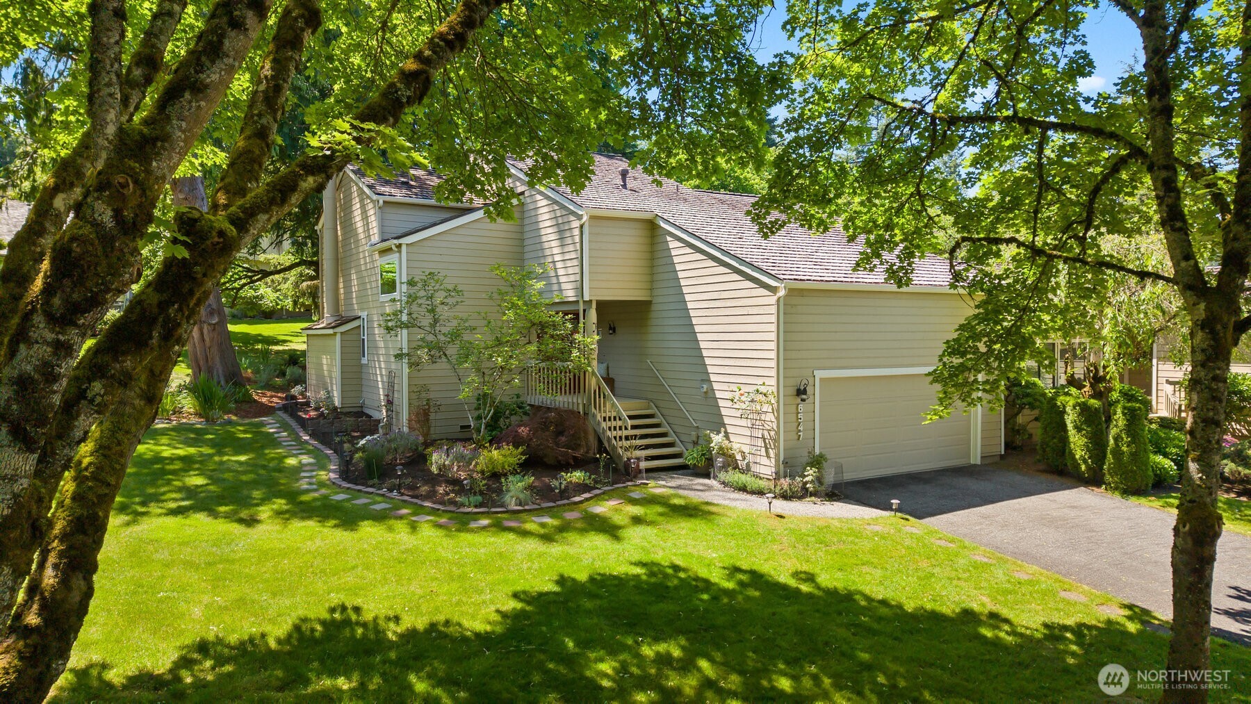 Redmond, Washington 98052, United States, 3 Bedrooms Bedrooms, ,2 BathroomsBathrooms,Residential,Pending,145361