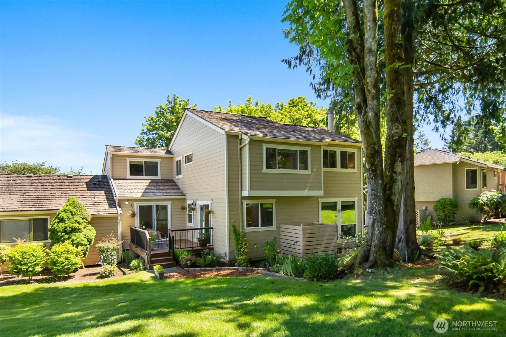 Redmond, Washington 98052, United States, 3 Bedrooms Bedrooms, ,2 BathroomsBathrooms,Residential,Pending,145361