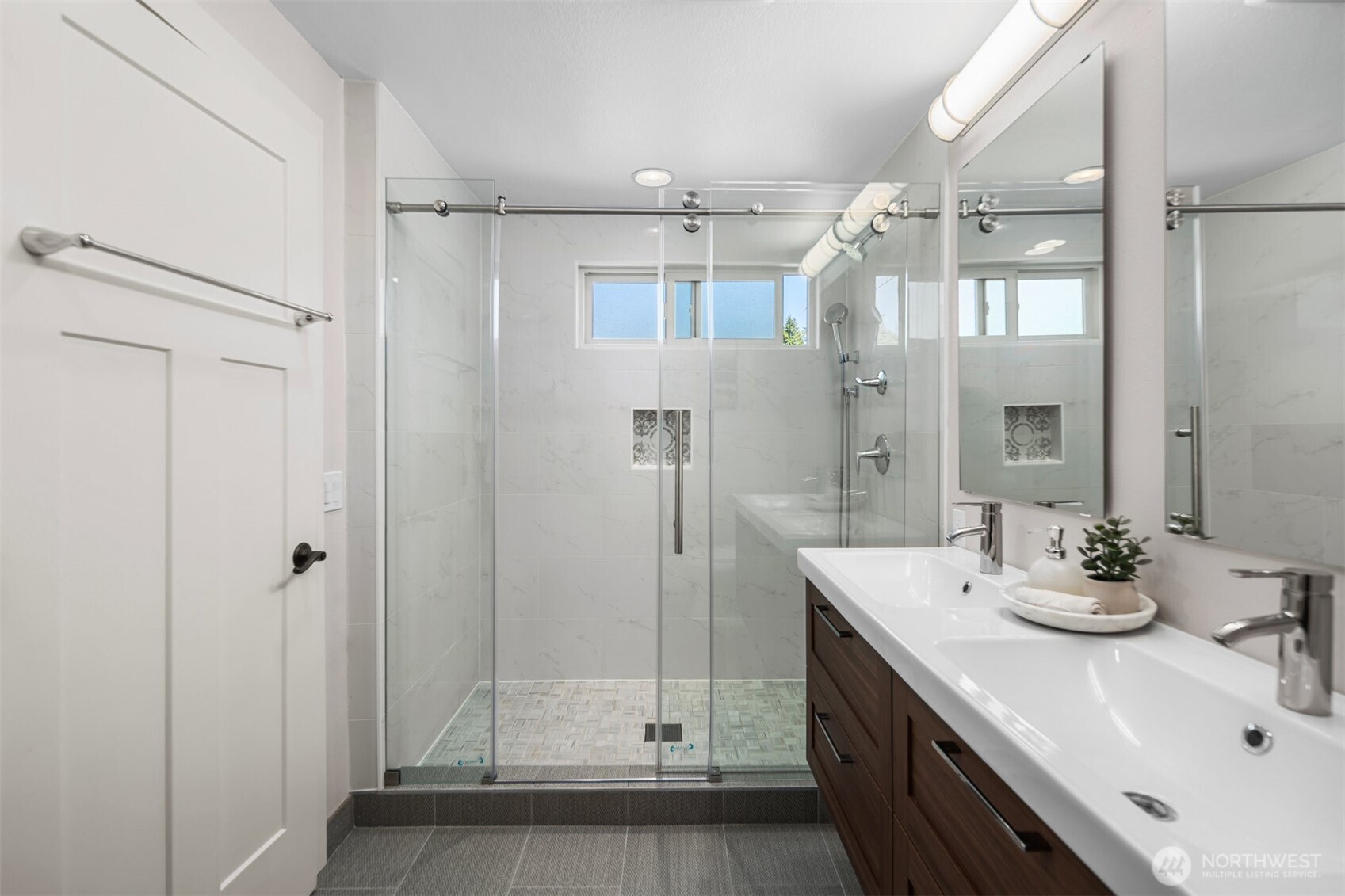 Redmond, Washington 98052, United States, 3 Bedrooms Bedrooms, ,2 BathroomsBathrooms,Residential,Pending,145361