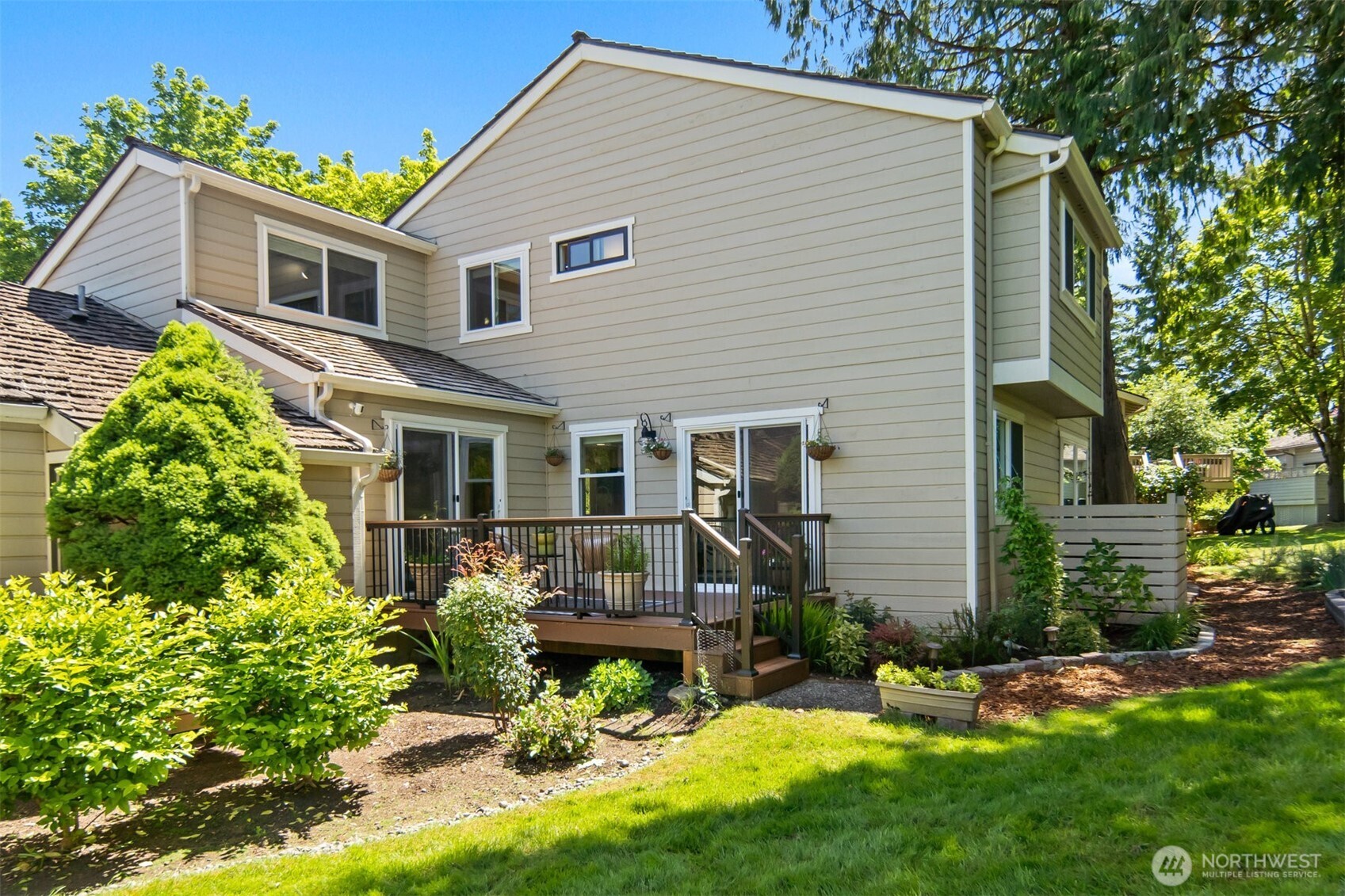 Redmond, Washington 98052, United States, 3 Bedrooms Bedrooms, ,2 BathroomsBathrooms,Residential,Pending,145361