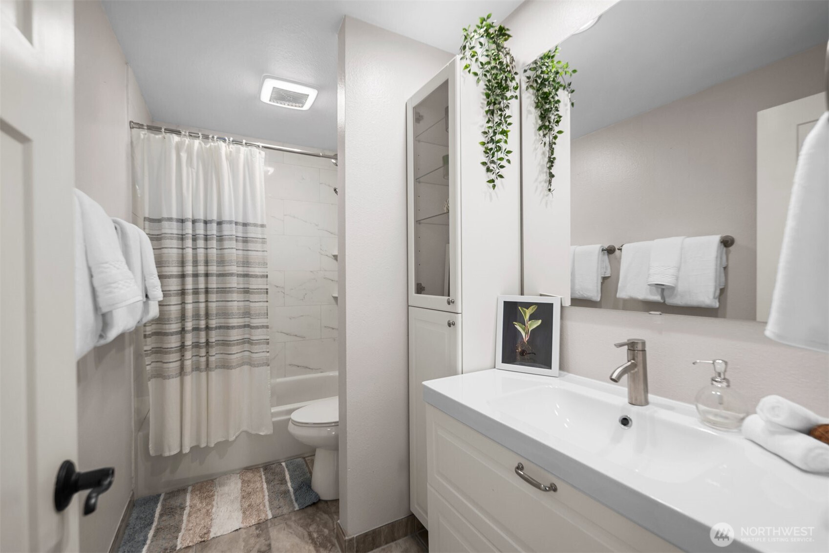 Redmond, Washington 98052, United States, 3 Bedrooms Bedrooms, ,2 BathroomsBathrooms,Residential,Pending,145361