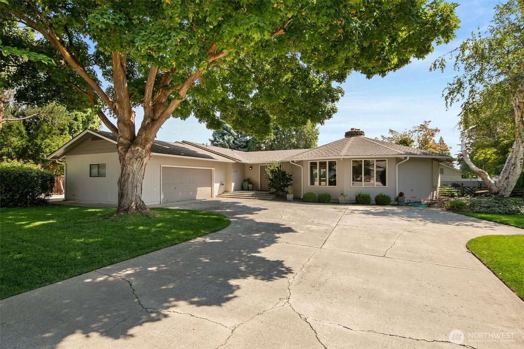 Photo of 2117 N Western Avenue, Wenatchee, WA 98801 (MLS # 2568812)