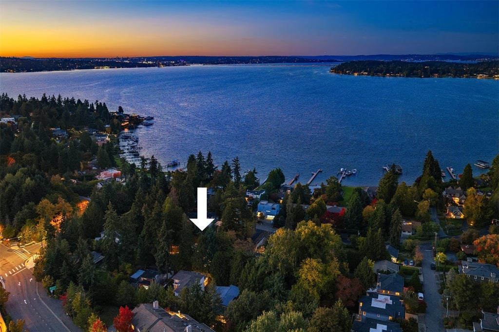 Photo of 7627 SE 22nd Street, Mercer Island, WA 98040 (MLS # 2594198)
