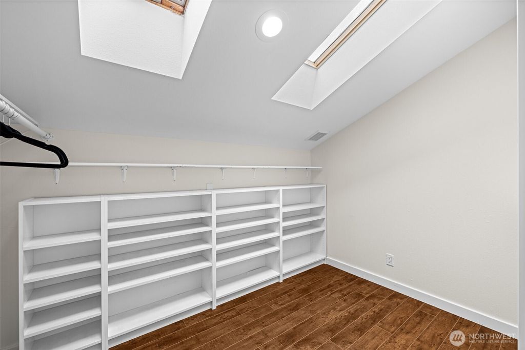 listing image 9366850166235750316