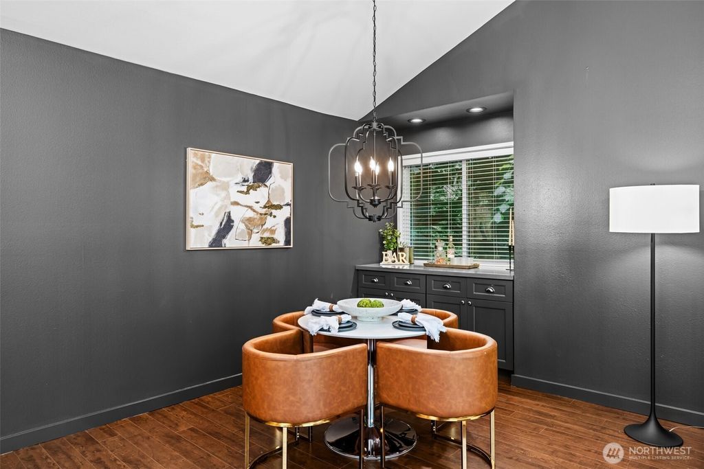 listing image 9365884090146922385