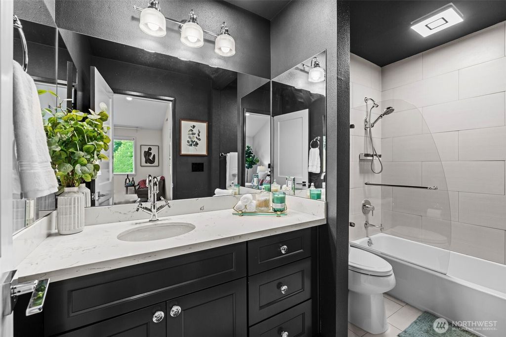 listing image 9365300093833494137