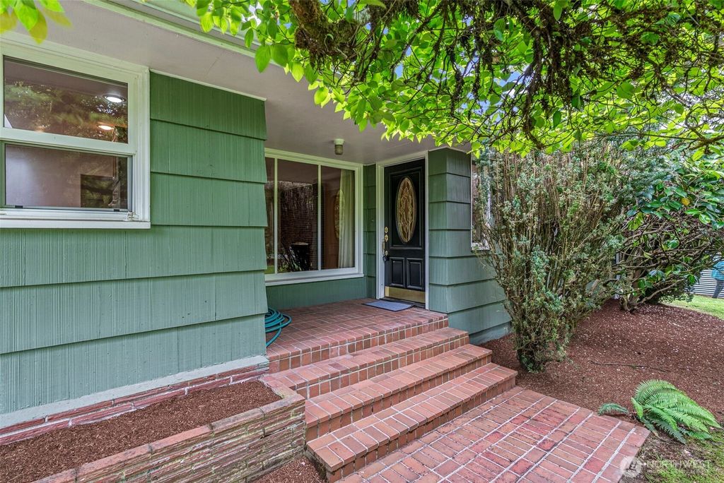 Photo of 2944 Madrona Drive, Longview, WA 98632 (MLS # 2524746)