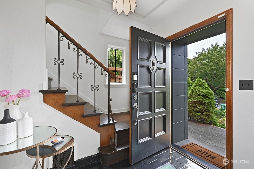 Photo of 467 McGraw Street, Seattle, WA 98109 (MLS # 2257104)