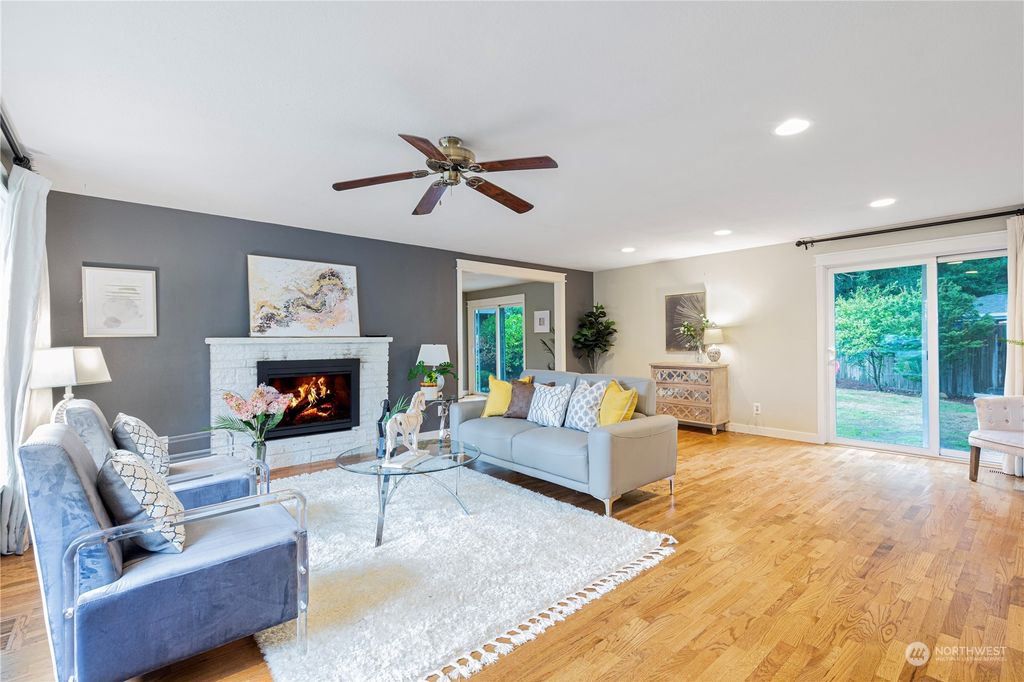 Photo of 14254 SE 40th Street, Bellevue, WA 98006 (MLS # 2165700)