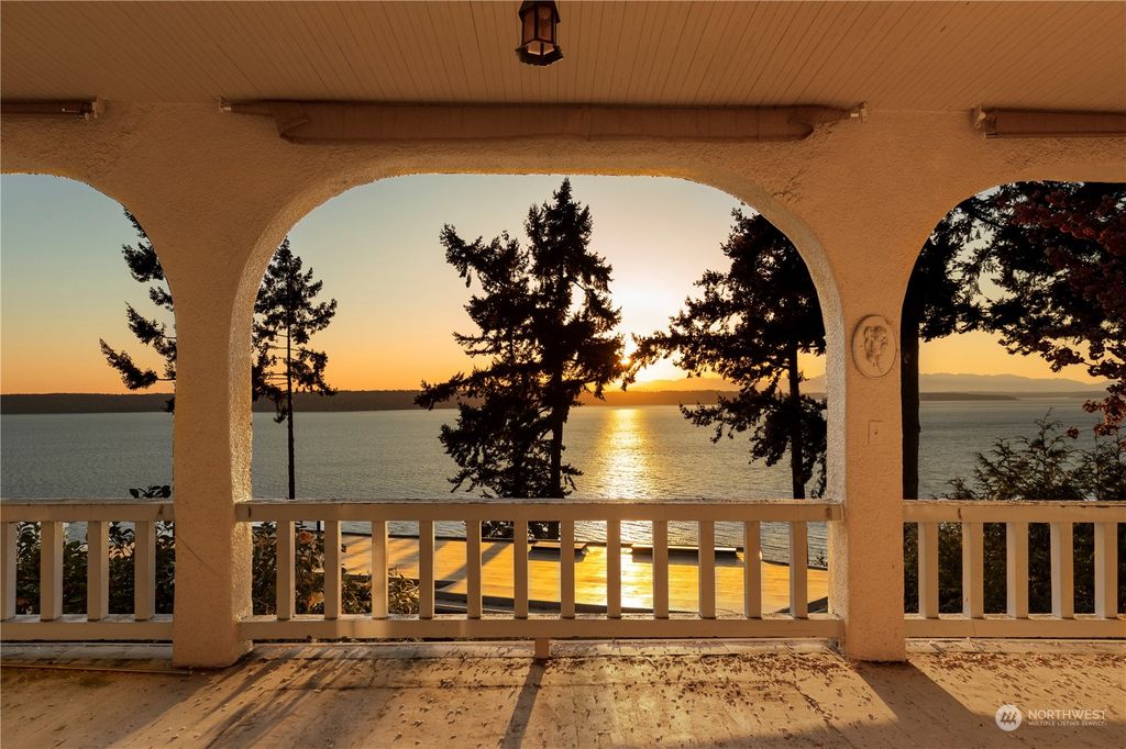 Photo of 14423 25th Avenue SW, Burien, WA 98166 (MLS # 2226157)