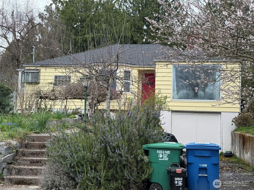Photo of 4048 NE 109th Street, Seattle, WA 98125 (MLS # 2355396)