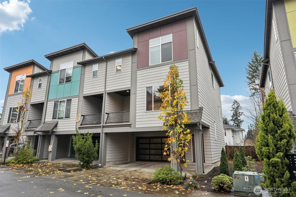 Photo of 13724 Ash Way #F-3, Everett, WA 98204 (MLS # 2459146)