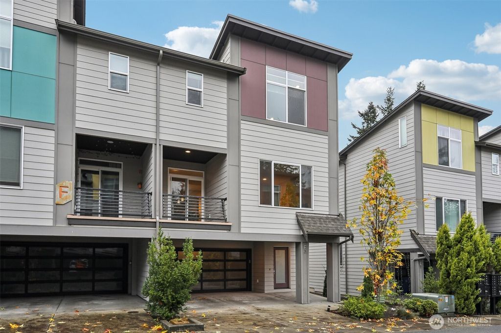 Photo of 13724 Ash Way #F-3, Everett, WA 98204 (MLS # 2459146)