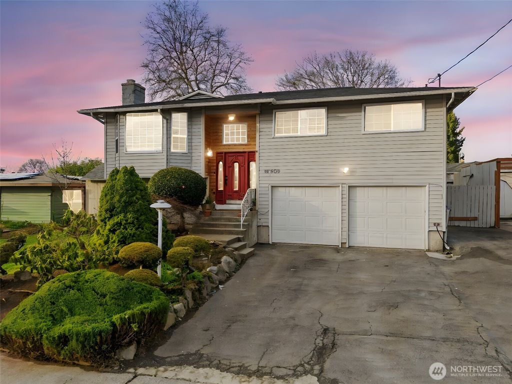 Photo of 10606 SE 226th St St, Kent, WA 98031 (MLS # 2484525)