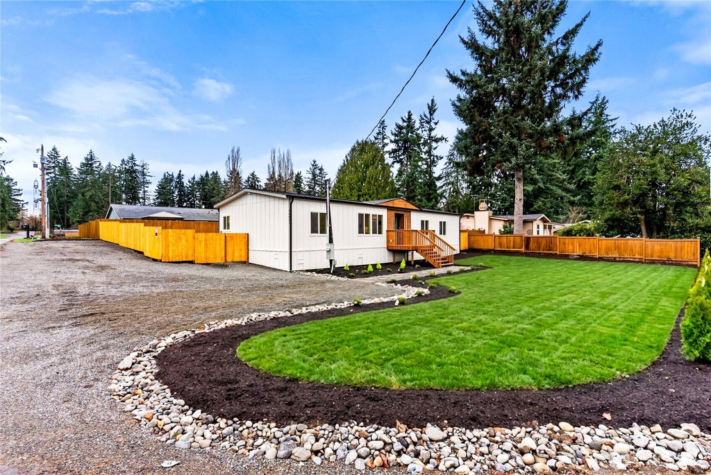 Photo of 35851 12th Avenue SW, Federal Way, WA 98023 (MLS # 2552287)