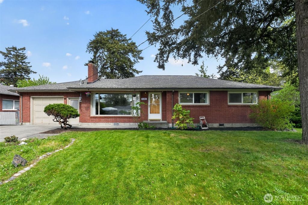Photo of 646 SE Ely Street, Oak Harbor, WA 98277 (MLS # 2515403)