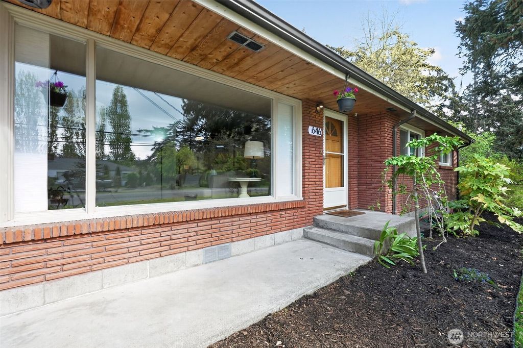 Photo of 646 SE Ely Street, Oak Harbor, WA 98277 (MLS # 2515403)